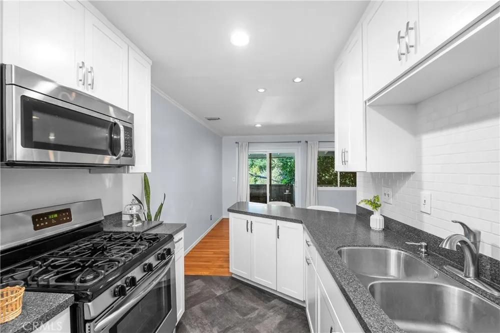 4252 fair Avenue #22 Studio City, CA 91602