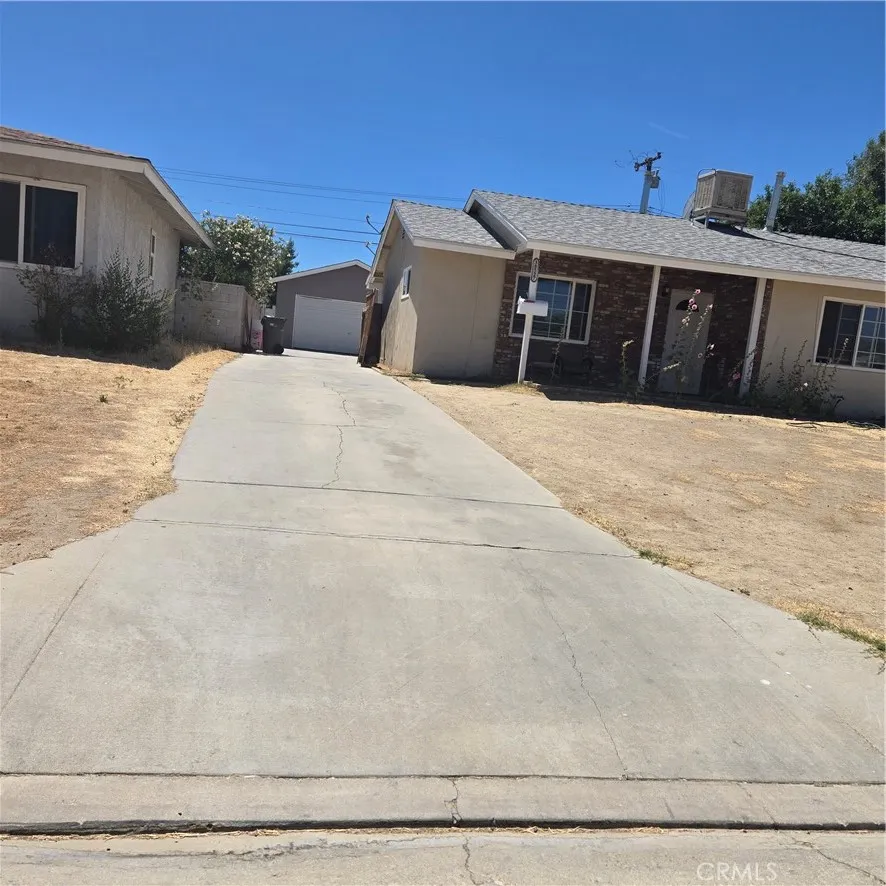 38527 36th st east Palmdale, CA 93550