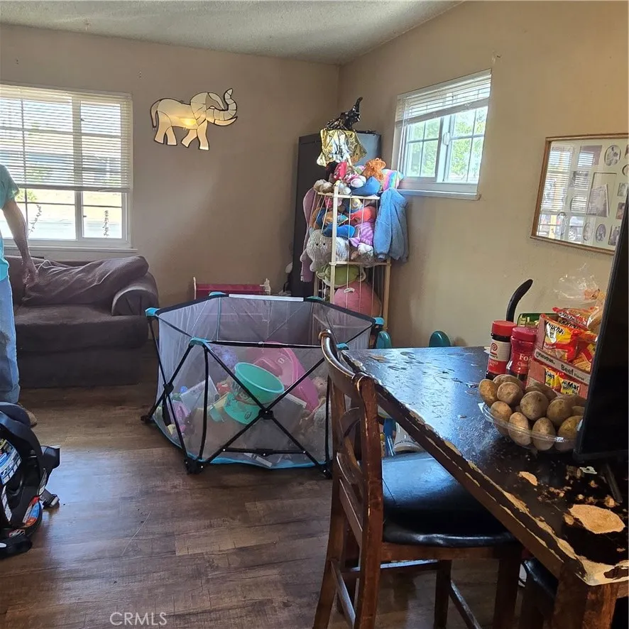 38527 36th st east Palmdale, CA 93550