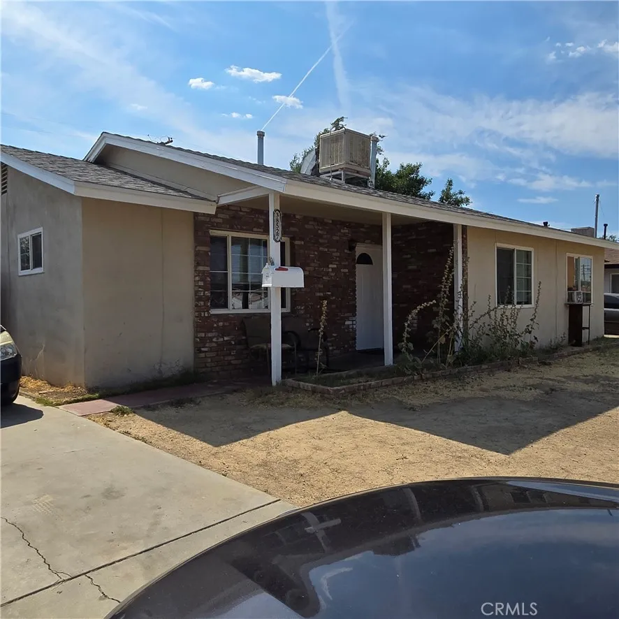 38527 36th st east Palmdale, CA 93550