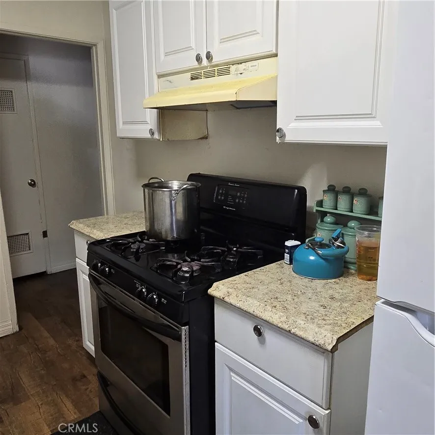 38527 36th st east Palmdale, CA 93550