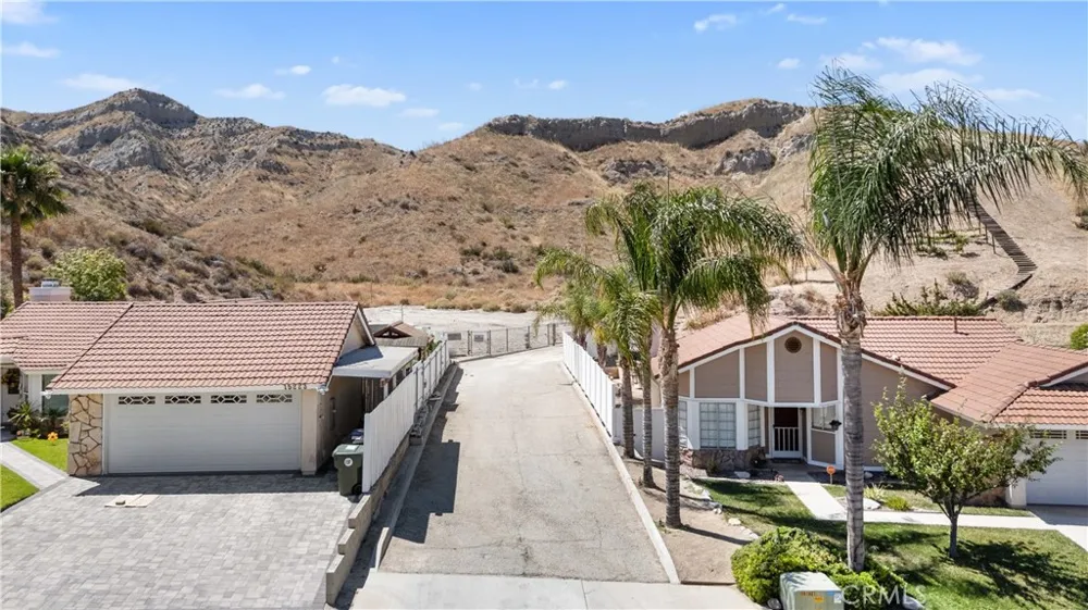 15221 Poppy Meadow Canyon Country, CA 91387
