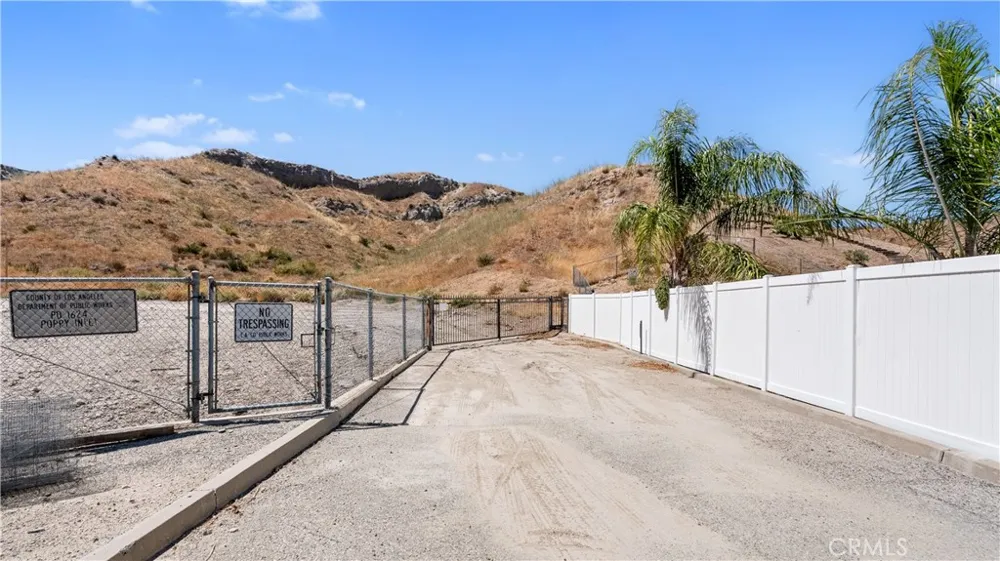15221 Poppy Meadow Canyon Country, CA 91387