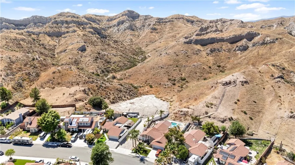 15221 Poppy Meadow Canyon Country, CA 91387