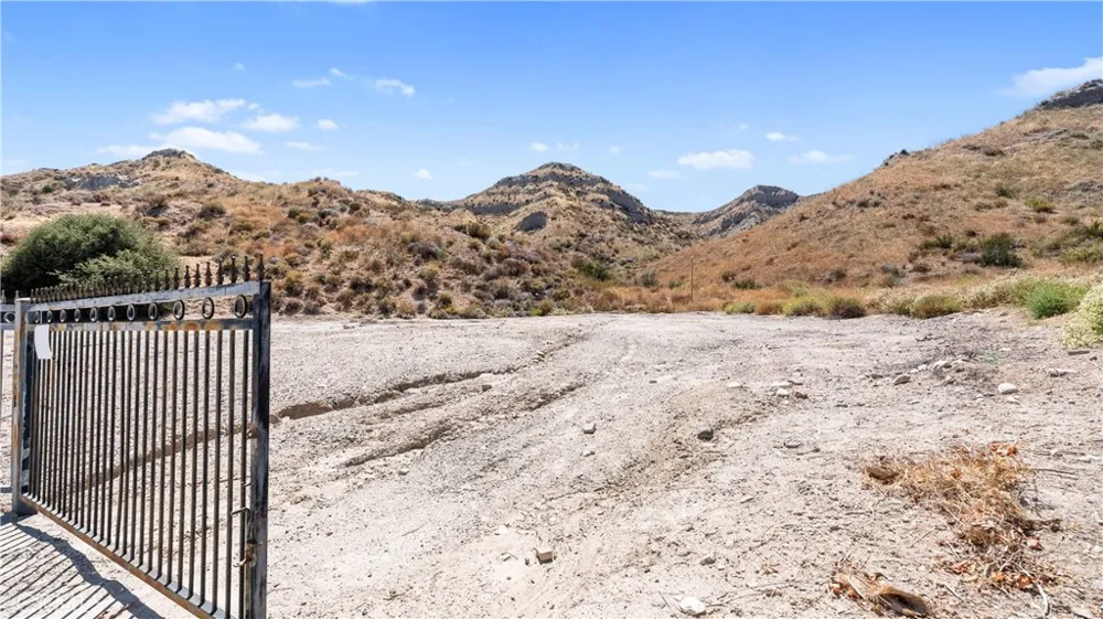 15221 Poppy Meadow Canyon Country, CA 91387