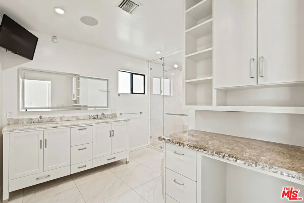23 Privateer Street Marina del Rey, CA 90292