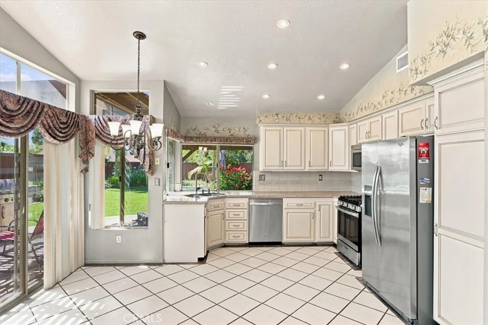 165 Cottonwood Avenue Riverside, CA 92506