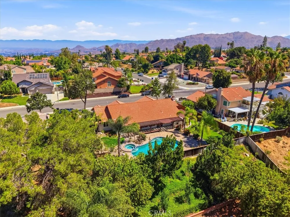 165 Cottonwood Avenue Riverside, CA 92506