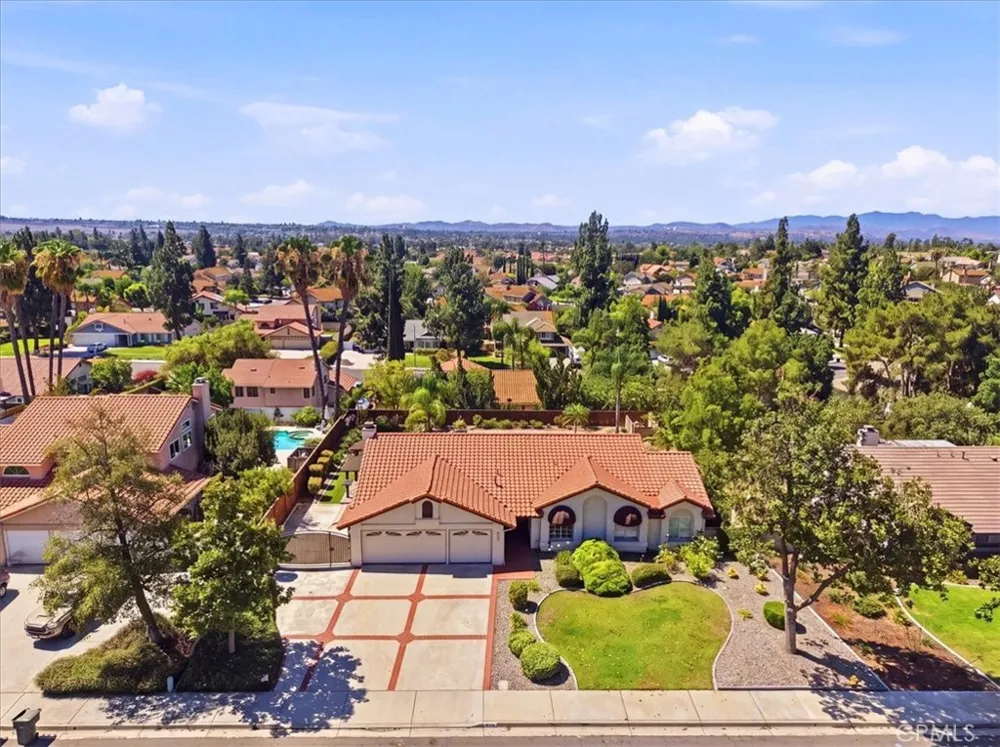 165 Cottonwood Avenue Riverside, CA 92506