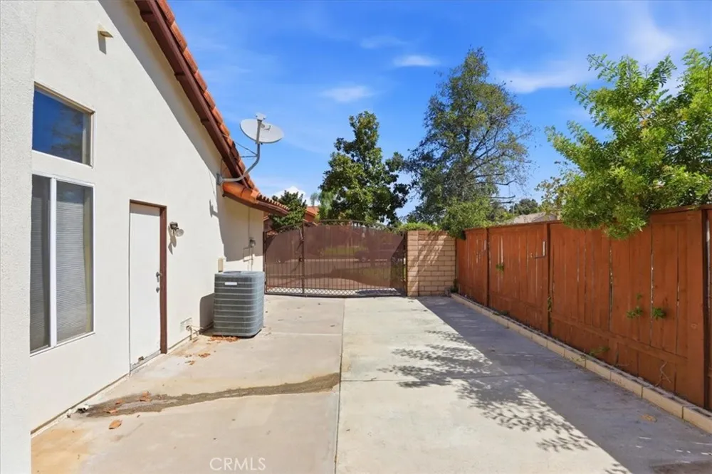 165 Cottonwood Avenue Riverside, CA 92506