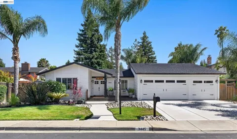3445 Claridge Dr