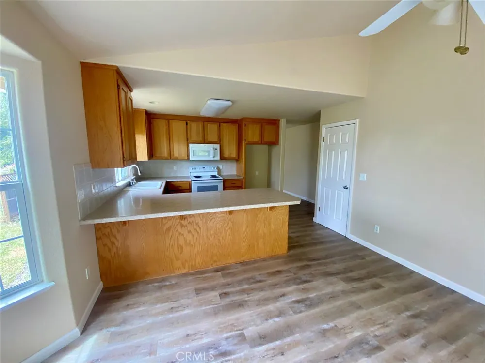 16506 Ridgecrest Hidden Valley Lake, CA 95467