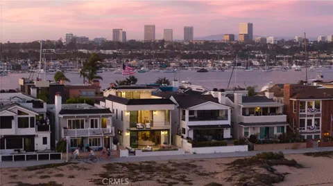 1123 E Balboa