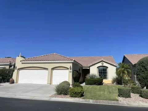 40530 Calle Santa Monica