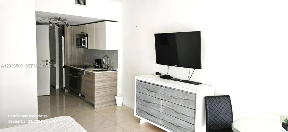 1300 Brickell Bay Dr #2112 Miami, FL 33131