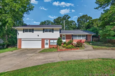 833 Winding Way