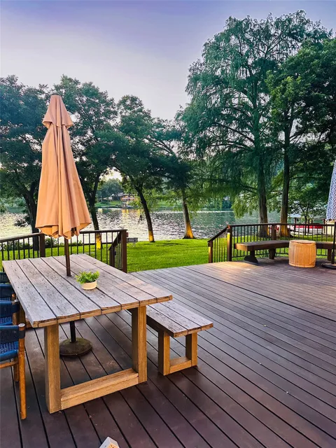 2910 Edgewater Drive
