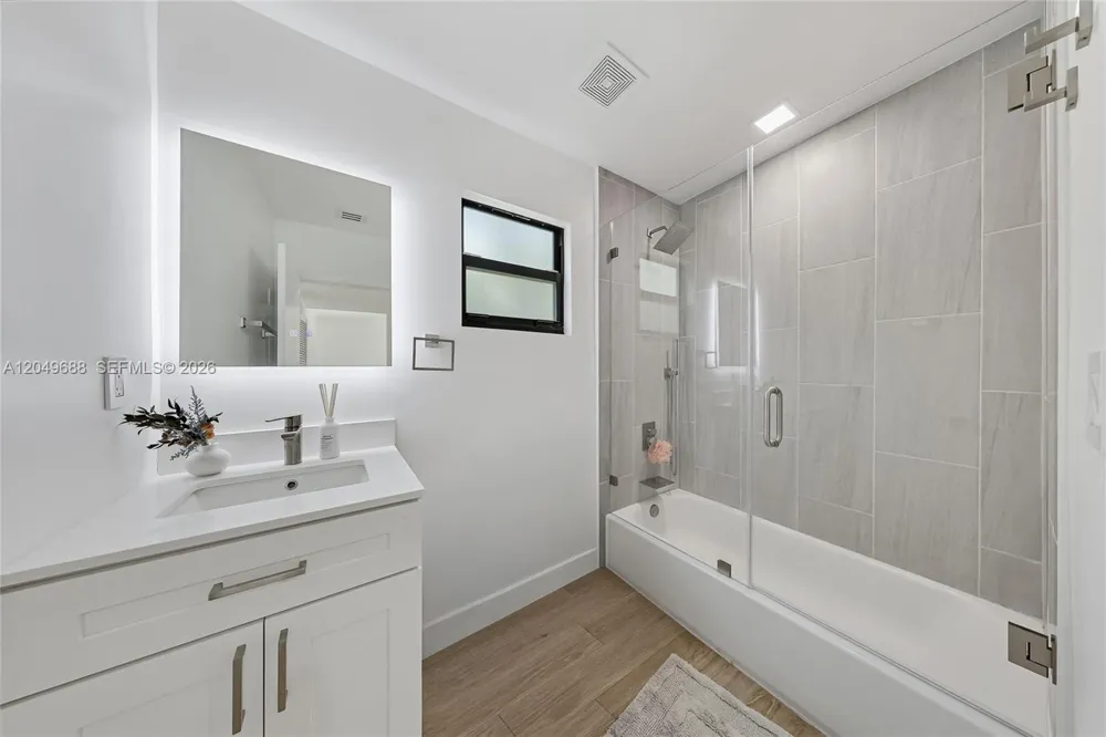 180 SW 38th Ct Miami, FL 33134