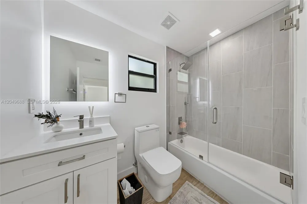180 SW 38th Ct Miami, FL 33134