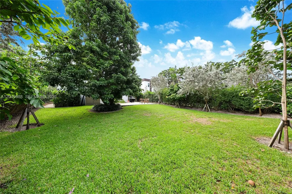 180 SW 38th Ct Miami, FL 33134