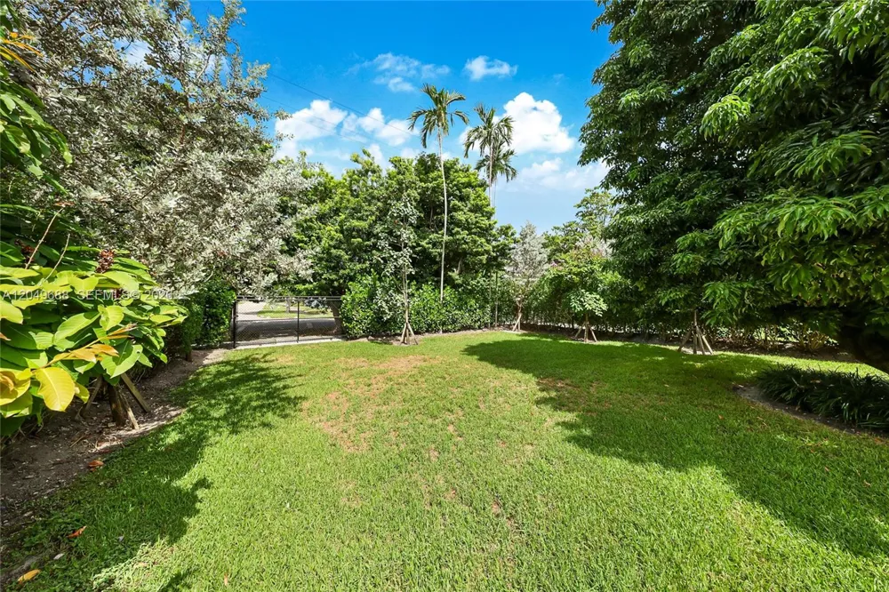 180 SW 38th Ct Miami, FL 33134