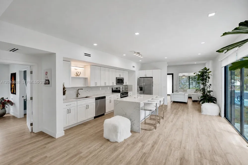 180 SW 38th Ct Miami, FL 33134