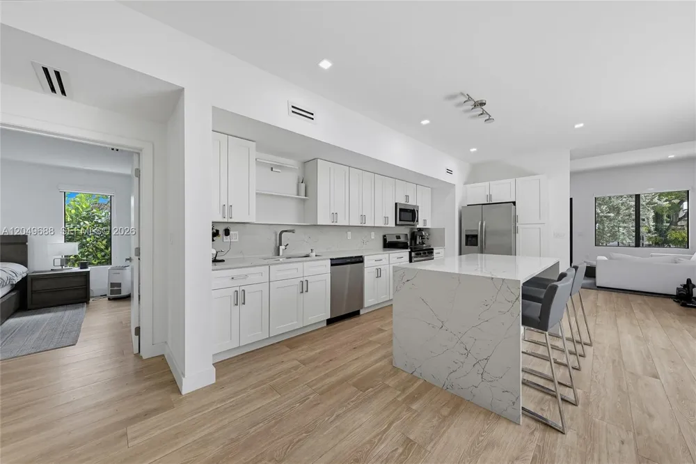 180 SW 38th Ct Miami, FL 33134