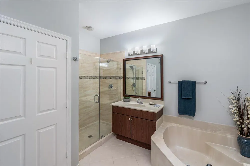 2802 Kinsington Circle #27-4 Weston, FL 33332