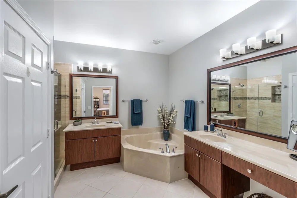 2802 Kinsington Circle #27-4 Weston, FL 33332