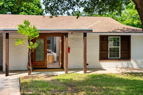 2403 Little John Lane