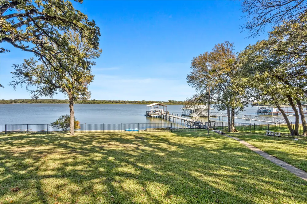 916 Kimbrough Road Azle, TX 76020