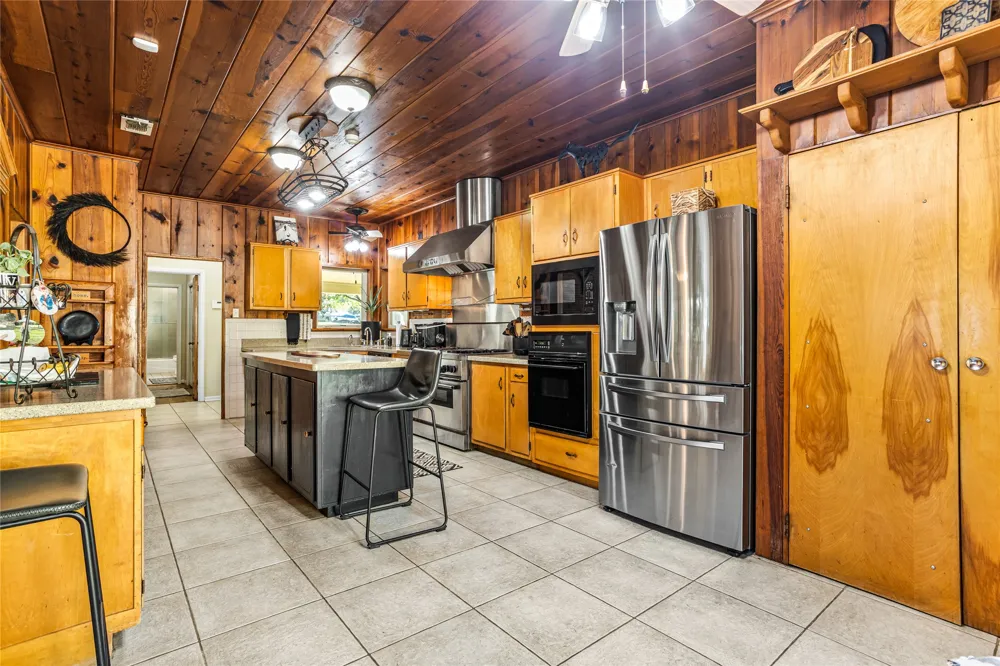 916 Kimbrough Road Azle, TX 76020