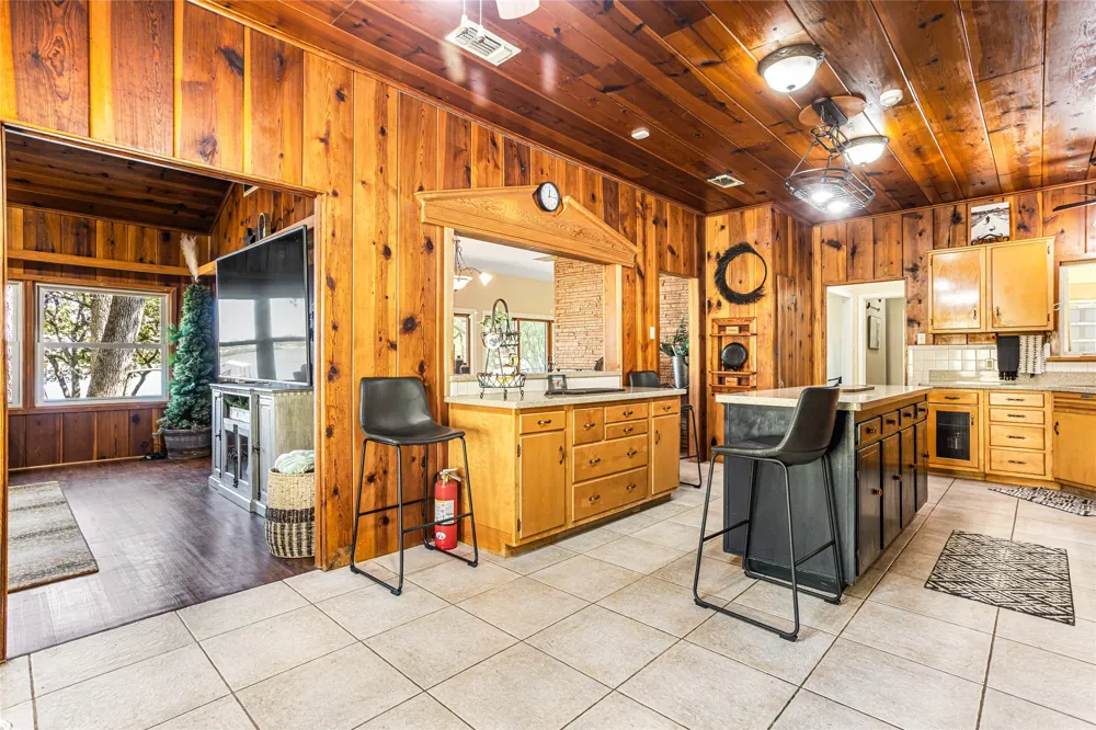 916 Kimbrough Road Azle, TX 76020