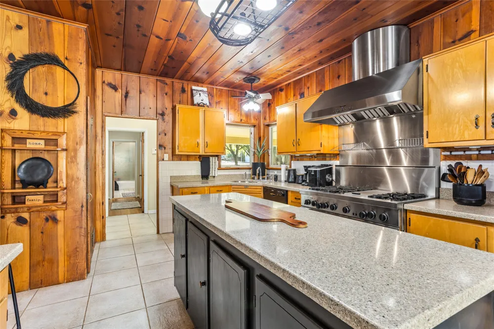 916 Kimbrough Road Azle, TX 76020