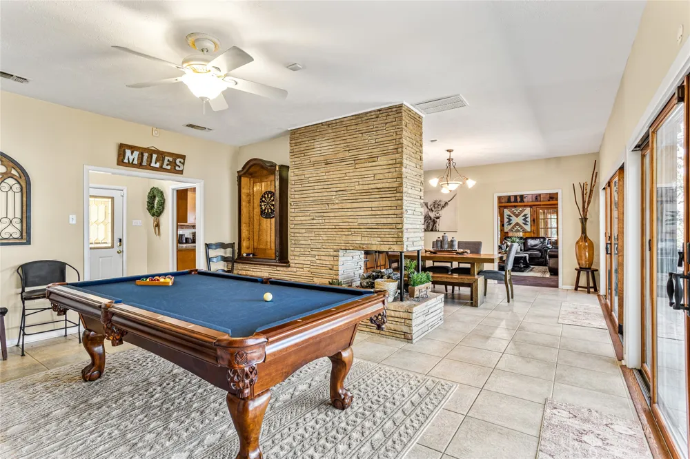 916 Kimbrough Road Azle, TX 76020