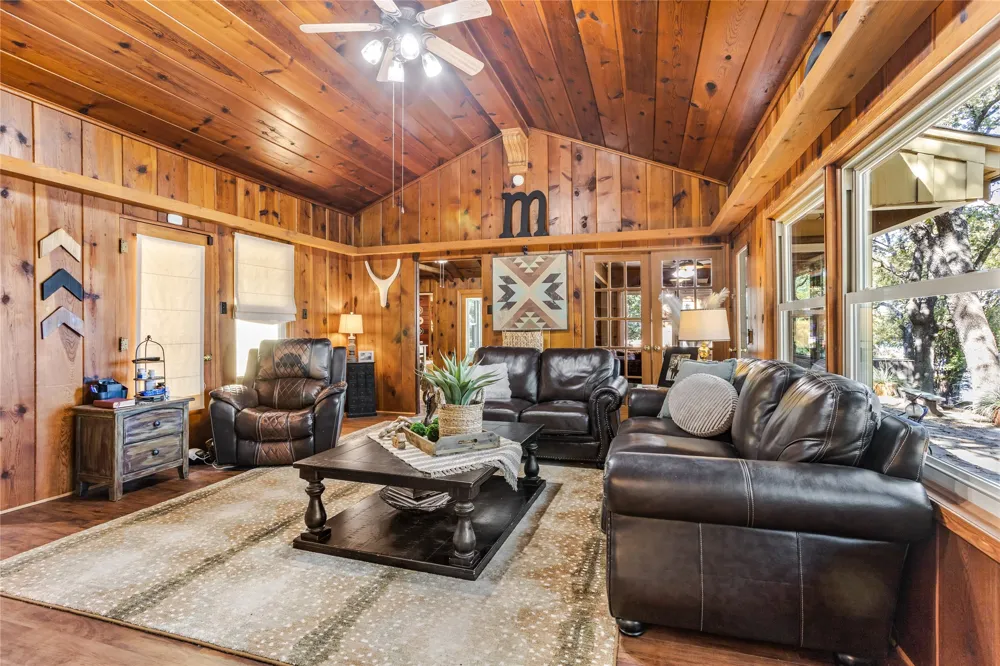 916 Kimbrough Road Azle, TX 76020