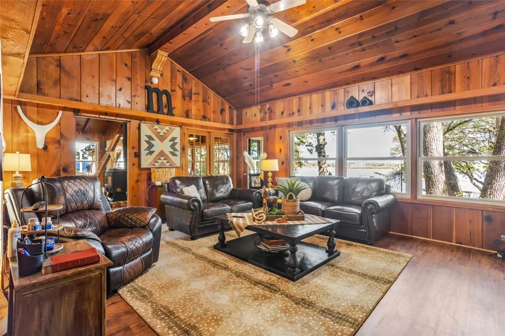 916 Kimbrough Road Azle, TX 76020