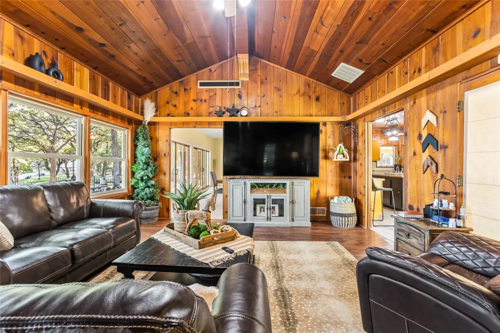 916 Kimbrough Road Azle, TX 76020