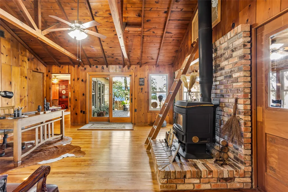 916 Kimbrough Road Azle, TX 76020