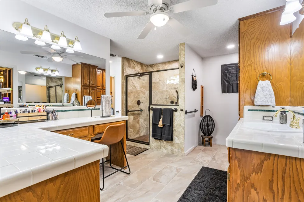 916 Kimbrough Road Azle, TX 76020