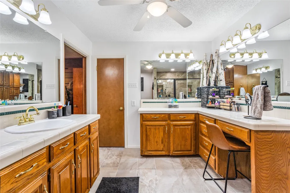 916 Kimbrough Road Azle, TX 76020
