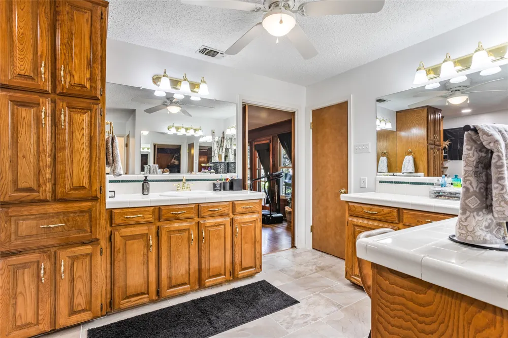 916 Kimbrough Road Azle, TX 76020