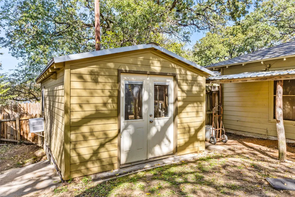 916 Kimbrough Road Azle, TX 76020