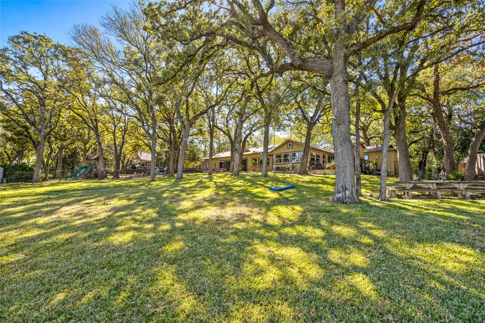 916 Kimbrough Road Azle, TX 76020