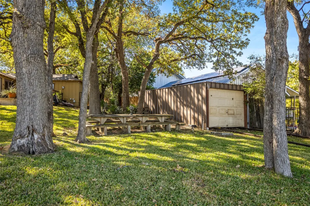 916 Kimbrough Road Azle, TX 76020