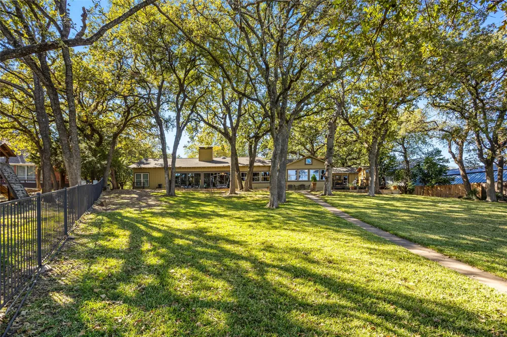 916 Kimbrough Road Azle, TX 76020