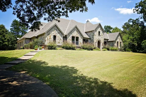4700 Stonebridge Lane