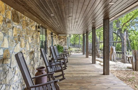 3296 Campbell Trail