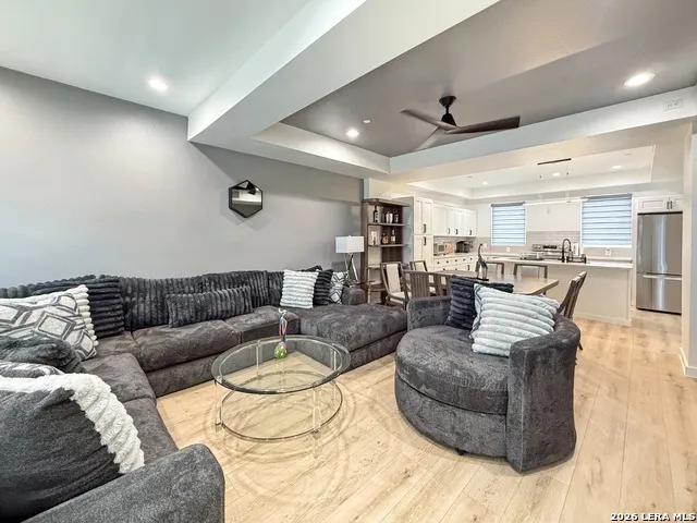 308 S MESQUITE ST Unit 4 San Antonio, TX 78203