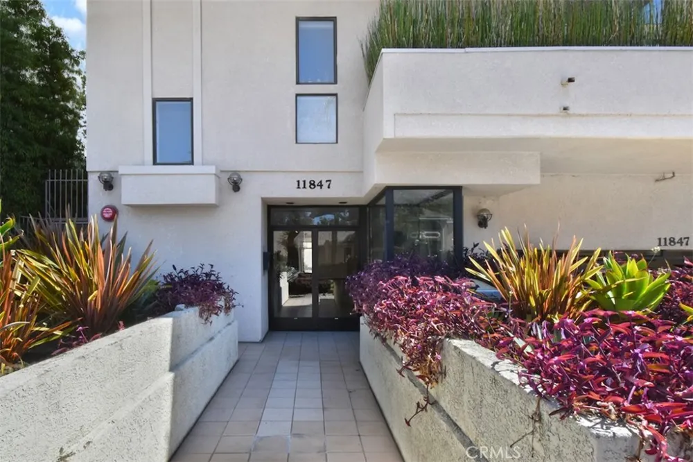 11847 Laurelwood #304 Studio City, CA 91604